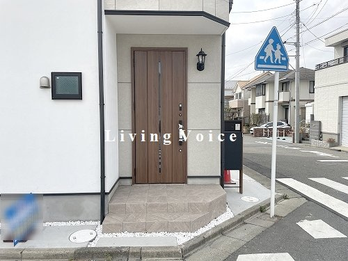【玄関】 | 【仲介手数料０円】藤沢市石川1丁目3期　新築一戸建て　5号棟　全6棟 | 藤沢市石川1丁目3期　新築一戸建て　5号棟　全6棟