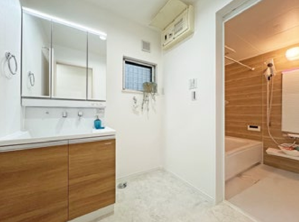 横浜市鶴見区大東町　中古戸建【仲介手数料無料】の独立洗面台