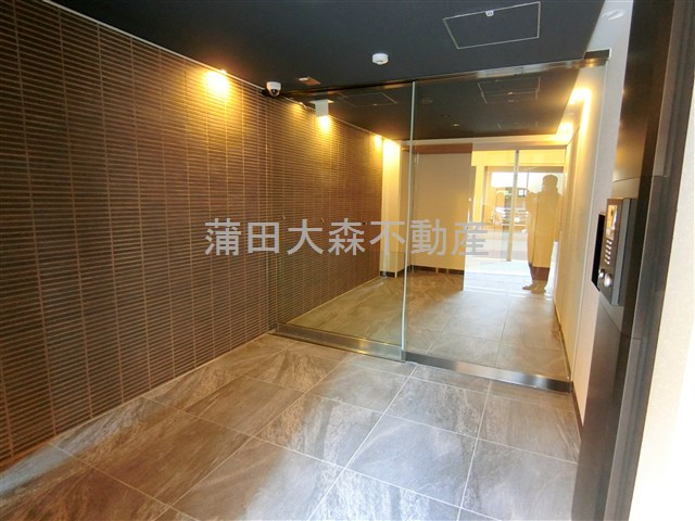 レジディア下丸子プレイスのエントランス|防犯カメラTVモニター付オートロック宅配BOX