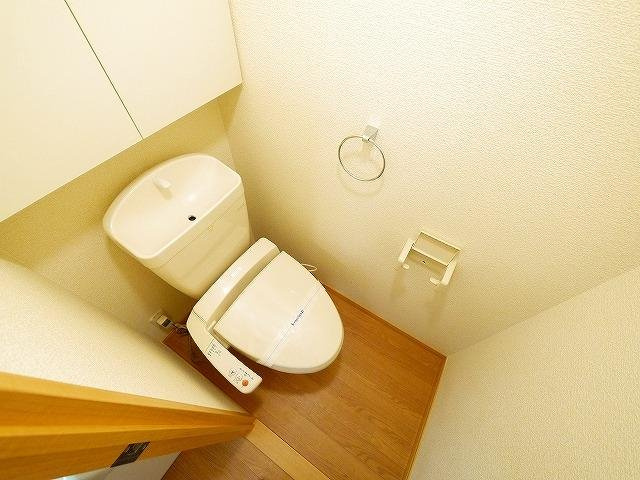 レオパレス城ノ内Ⅱのトイレ|落ち着いた色調のトイレです