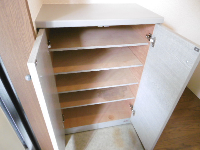 Ｂｉｇ　Ｔｈｒｏｕｇｈの居間・リビング|下駄箱