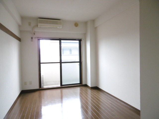 Ｂｉｇ　Ｔｈｒｏｕｇｈの居間・リビング|居室1