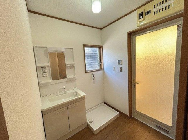 横浜市戸塚区舞岡町 中古戸建て【仲介手数料無料】の独立洗面台