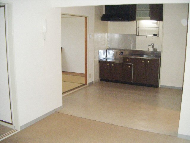 トリヴァンベール原木中山の居間・リビング|広々リビング