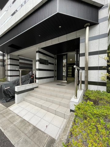 ディアレイシャス日暮里EASTのエントランス