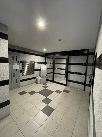 ディアレイシャス日暮里EASTのロビー