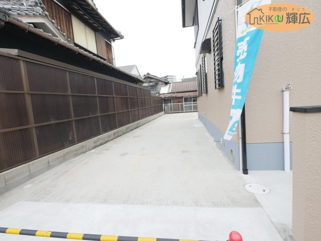加古川市平岡町西谷　中古戸建の駐車場