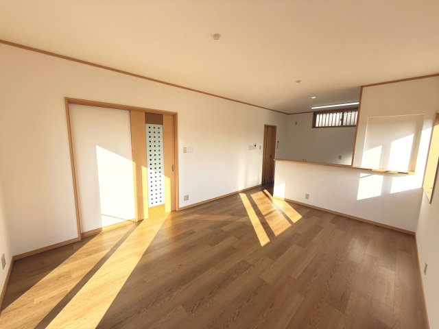 【居間・リビング】 | 三重郡菰野町大字竹成 | ＬＤＫ