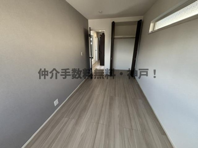 【洋室】 | 神戸市西区伊川谷町有瀬　新築戸建　仲介手数料無料！ | 落ち着いた色調の洋室です