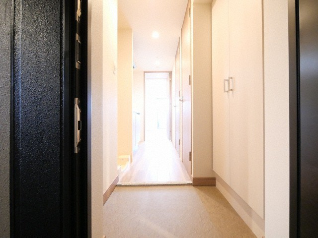 プレサンスブルーム東三国の玄関