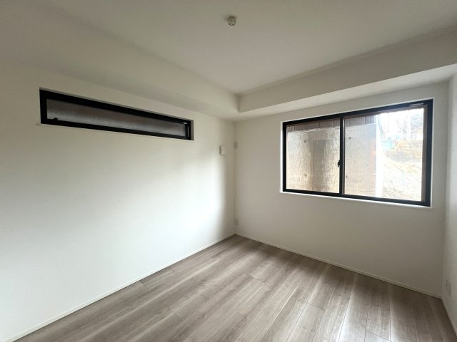 北寺尾は鶴見区。東寺尾も鶴見区。では西寺尾は？【神奈川区西寺尾3丁目新築戸建】の洋室|使い勝手のいい洋室です