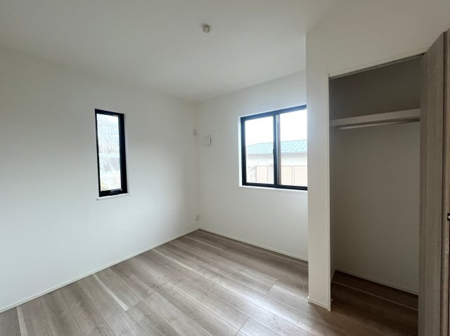 北寺尾は鶴見区。東寺尾も鶴見区。では西寺尾は？【神奈川区西寺尾3丁目新築戸建】の洋室|洋室です