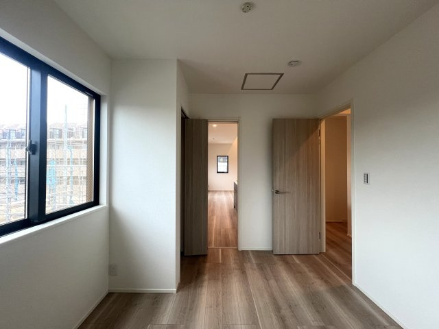 北寺尾は鶴見区。東寺尾も鶴見区。では西寺尾は？【神奈川区西寺尾3丁目新築戸建】の洋室|使い勝手のいい洋室です