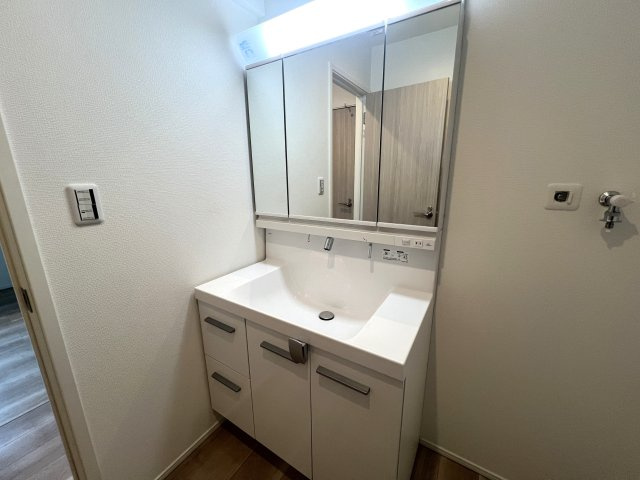 北寺尾は鶴見区。東寺尾も鶴見区。では西寺尾は？【神奈川区西寺尾3丁目新築戸建】の独立洗面台|朝の身支度には欠かせない独立洗面化粧台