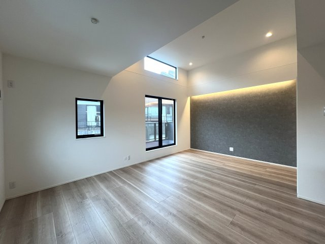 北寺尾は鶴見区。東寺尾も鶴見区。では西寺尾は？【神奈川区西寺尾3丁目新築戸建】の居間・リビング|こちらのリビングで趣味の時間をお楽しみください