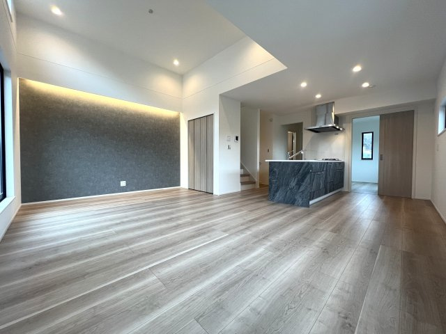 北寺尾は鶴見区。東寺尾も鶴見区。では西寺尾は？【神奈川区西寺尾3丁目新築戸建】の居間・リビング|ゆったり過ごせる居間です