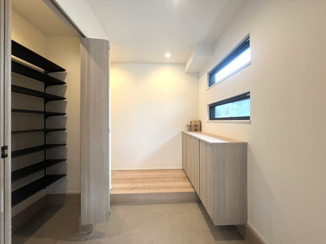 北寺尾は鶴見区。東寺尾も鶴見区。では西寺尾は？【神奈川区西寺尾3丁目新築戸建】の玄関|玄関です