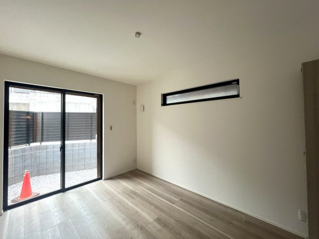 北寺尾は鶴見区。東寺尾も鶴見区。では西寺尾は？【神奈川区西寺尾3丁目新築戸建】の洋室|広々とした洋室です