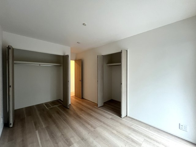 北寺尾は鶴見区。東寺尾も鶴見区。では西寺尾は？【神奈川区西寺尾3丁目新築戸建】の洋室|広々とした洋室です