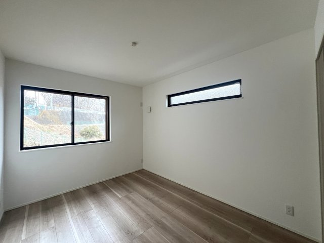 北寺尾は鶴見区。東寺尾も鶴見区。では西寺尾は？【神奈川区西寺尾3丁目新築戸建】の洋室|洋室です