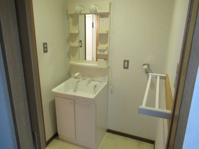 サンロード松山の独立洗面台|302号室のサンプル写真となります