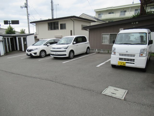 サンロード松山の駐車場