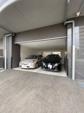セレニテ神戸ミラクシュッドの駐車場