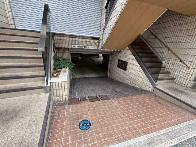 明大寺町 丸勝ビルの駐車場