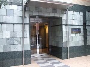 カスタリア神保町のエントランス