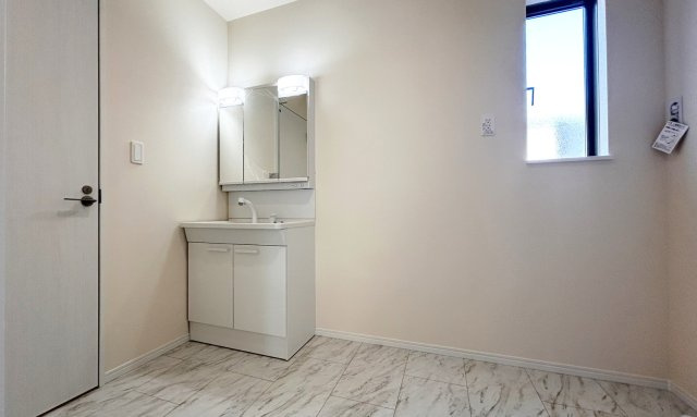 新築戸建　三島市幸原町二丁目55番　全２棟　A号棟の独立洗面台