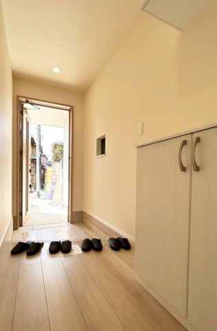 新築戸建　三島市幸原町二丁目55番　全２棟　A号棟の玄関