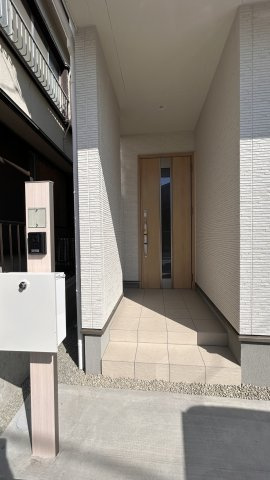 新築戸建　三島市幸原町二丁目55番　全２棟　A号棟の玄関