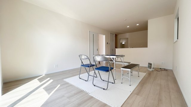 新築戸建　三島市幸原町二丁目55番　全２棟　A号棟の居間・リビング