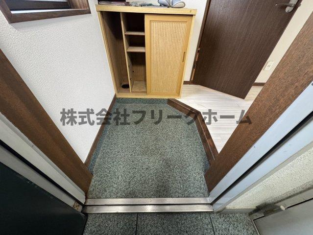 三鷹市下連雀６丁目の賃貸マンションの玄関