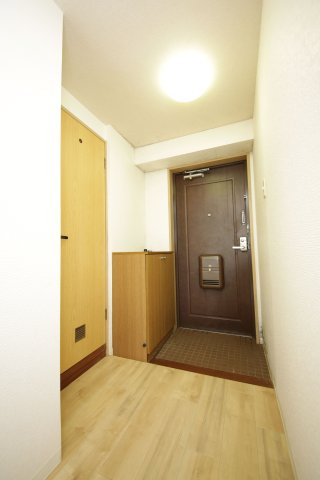 サンライフ宮本の玄関|別部屋同間取りのお写真となります。参考にご覧くださいませ。