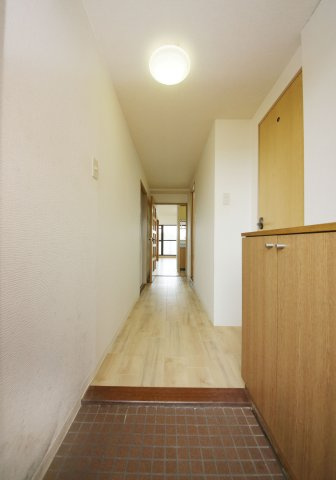 サンライフ宮本の玄関|別部屋同間取りのお写真となります。参考にご覧くださいませ。