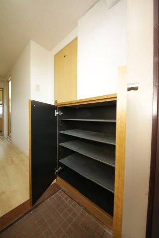 サンライフ宮本の収納|別部屋同間取りのお写真となります。参考にご覧くださいませ。