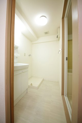 サンライフ宮本の洗面所|別部屋同間取りのお写真となります。参考にご覧くださいませ。