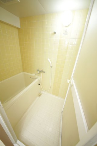 サンライフ宮本の浴室|別部屋同間取りのお写真となります。参考にご覧くださいませ。