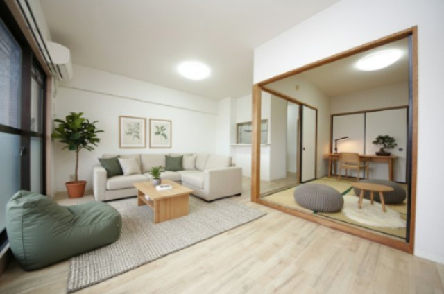 サンライフ宮本の居間・リビング|別部屋同間取りのお写真となります。参考にご覧くださいませ。