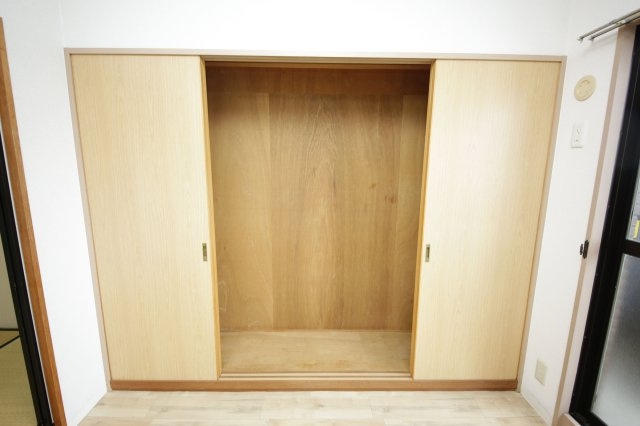 サンライフ宮本の収納|別部屋同間取りのお写真となります。参考にご覧くださいませ。