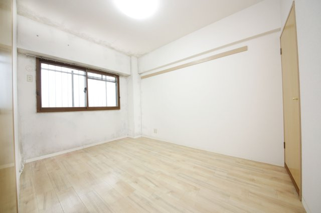 サンライフ宮本の洋室|別部屋同間取りのお写真となります。参考にご覧くださいませ。