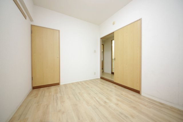 サンライフ宮本の洋室|別部屋同間取りのお写真となります。参考にご覧くださいませ。