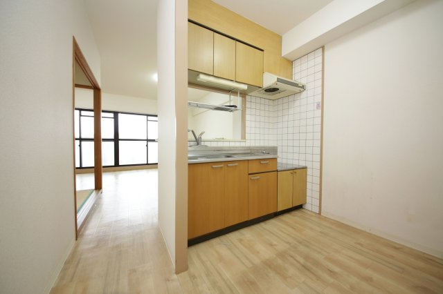 サンライフ宮本のキッチン|別部屋同間取りのお写真となります。参考にご覧くださいませ。