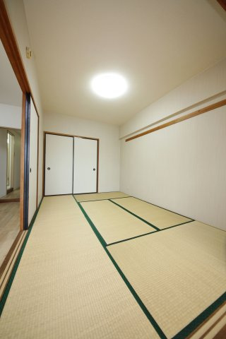 サンライフ宮本の和室|別部屋同間取りのお写真となります。参考にご覧くださいませ。