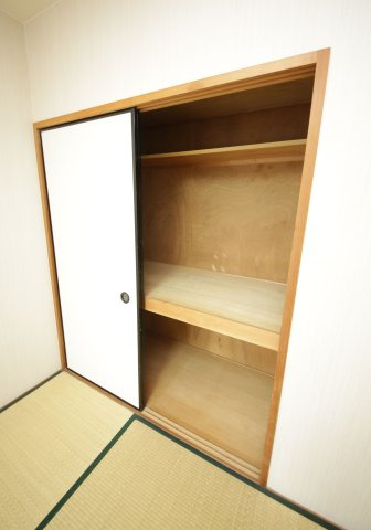 サンライフ宮本の収納|別部屋同間取りのお写真となります。参考にご覧くださいませ。