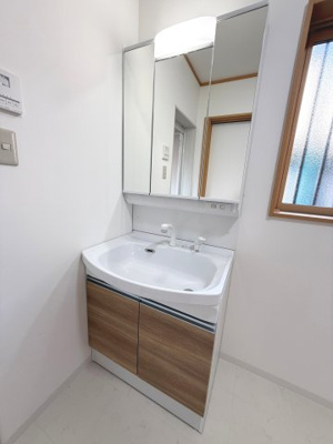 【洗面所】 | 三重郡菰野町大字竹成　4LDK | 洗面