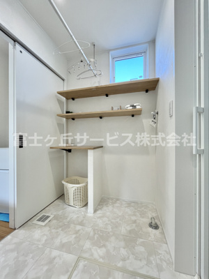 【ランドリースペース】 | 菊川市西方 新築一戸建て サンズテラス西方No.16 | ランドリースペースを兼ねた脱衣室