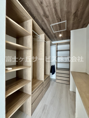 【収納】 | 菊川市西方 新築一戸建て サンズテラス西方No.16 | 主寝室のウォークインクローゼット