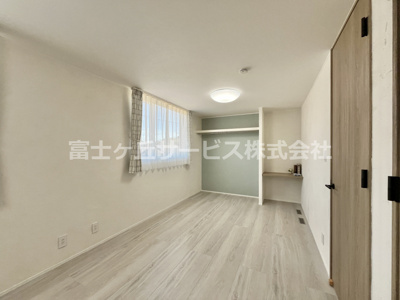 【洋室】 | 菊川市西方 新築一戸建て サンズテラス西方No.16 | 将来的に二部屋に分けられる子供部屋